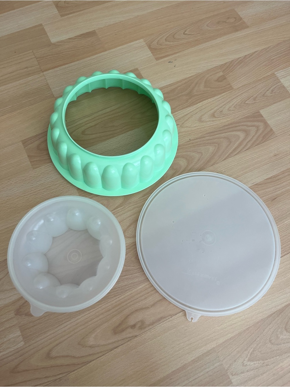 Tupperware jello ring - Picture 2 of 4